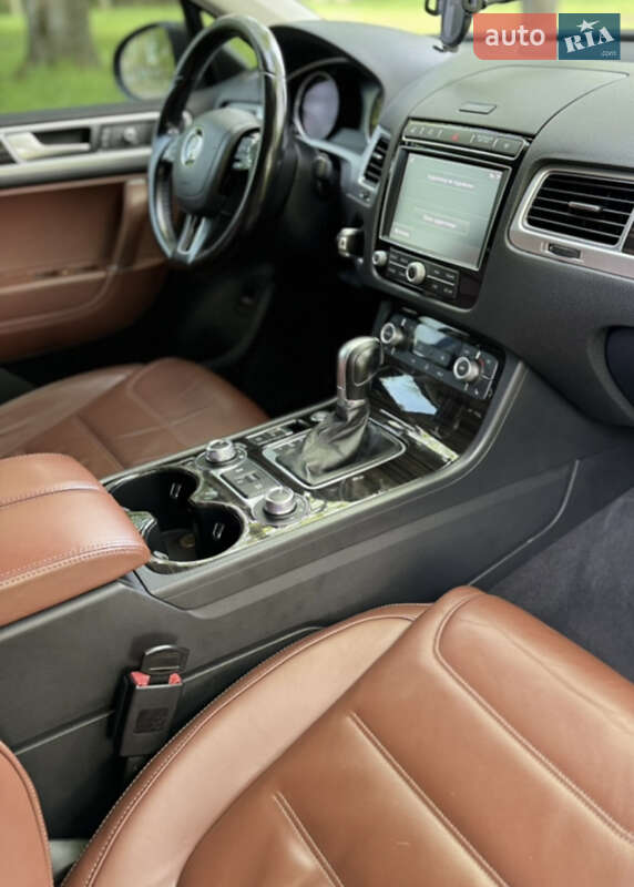 Внедорожник / Кроссовер Volkswagen Touareg 2016 в Ужгороде