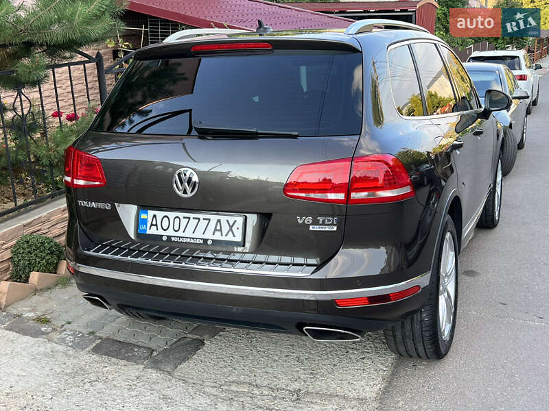 Внедорожник / Кроссовер Volkswagen Touareg 2016 в Ужгороде