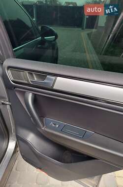 Внедорожник / Кроссовер Volkswagen Touareg 2012 в 