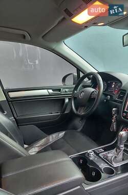 Внедорожник / Кроссовер Volkswagen Touareg 2012 в 