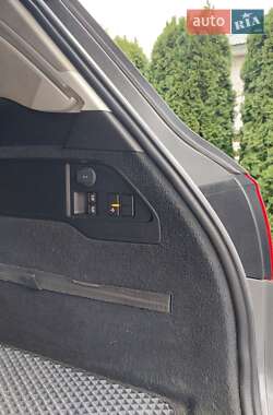 Внедорожник / Кроссовер Volkswagen Touareg 2012 в 