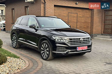 Внедорожник / Кроссовер Volkswagen Touareg 2019 в Дубно