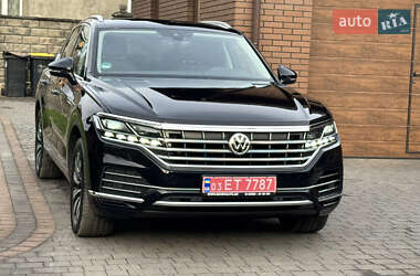 Внедорожник / Кроссовер Volkswagen Touareg 2019 в Дубно