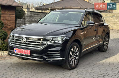 Внедорожник / Кроссовер Volkswagen Touareg 2019 в Дубно