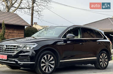 Внедорожник / Кроссовер Volkswagen Touareg 2019 в Дубно