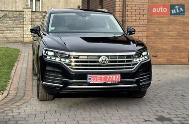 Внедорожник / Кроссовер Volkswagen Touareg 2019 в Дубно