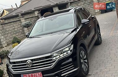 Внедорожник / Кроссовер Volkswagen Touareg 2019 в Дубно