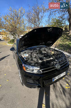 Внедорожник / Кроссовер Volkswagen Touareg 2012 в Львове