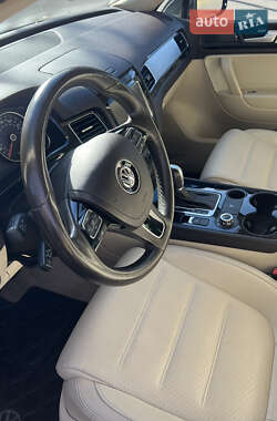 Внедорожник / Кроссовер Volkswagen Touareg 2012 в Львове