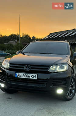 Внедорожник / Кроссовер Volkswagen Touareg 2012 в Днепре