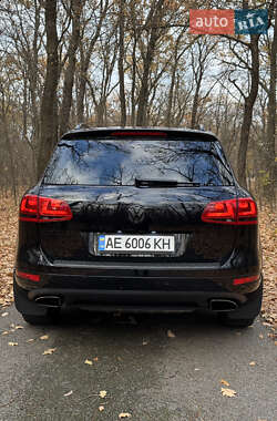 Внедорожник / Кроссовер Volkswagen Touareg 2012 в Днепре