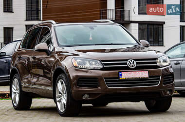 Внедорожник / Кроссовер Volkswagen Touareg 2012 в Львове