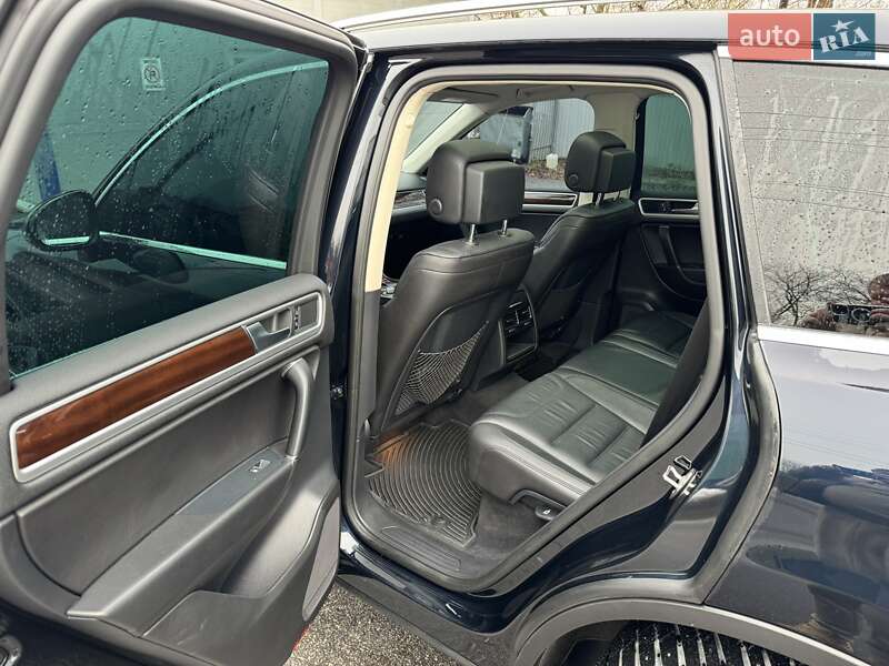 Позашляховик / Кросовер Volkswagen Touareg 2015 в Вінниці