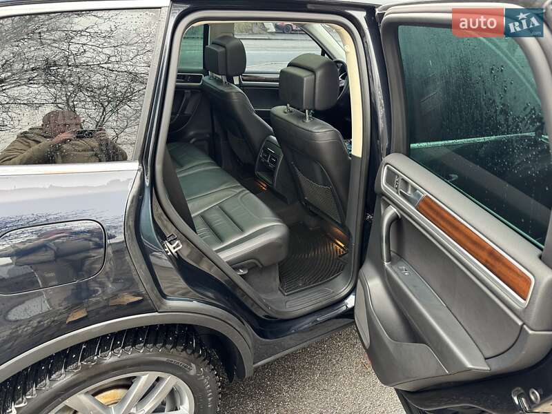 Позашляховик / Кросовер Volkswagen Touareg 2015 в Вінниці