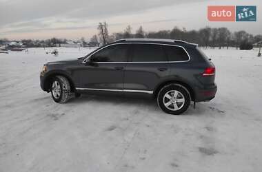 Внедорожник / Кроссовер Volkswagen Touareg 2013 в Конотопе