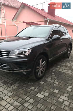 Позашляховик / Кросовер Volkswagen Touareg 2016 в Чернівцях