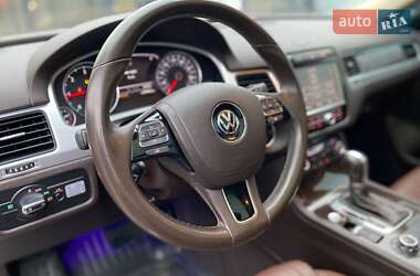 Внедорожник / Кроссовер Volkswagen Touareg 2013 в Киеве