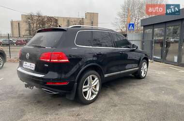 Внедорожник / Кроссовер Volkswagen Touareg 2013 в Киеве