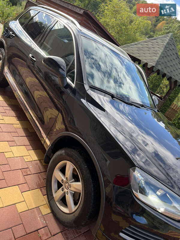 Позашляховик / Кросовер Volkswagen Touareg 2012 в Ужгороді