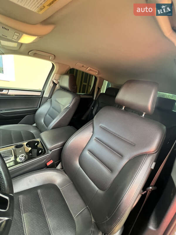 Позашляховик / Кросовер Volkswagen Touareg 2012 в Ужгороді