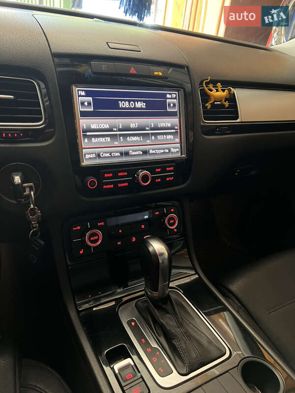 Позашляховик / Кросовер Volkswagen Touareg 2012 в Ужгороді