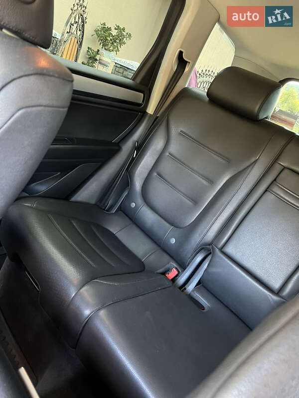Позашляховик / Кросовер Volkswagen Touareg 2012 в Ужгороді