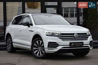 Позашляховик / Кросовер Volkswagen Touareg 2019 в Києві