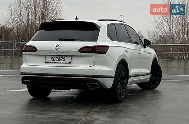 Внедорожник / Кроссовер Volkswagen Touareg 2019 в 