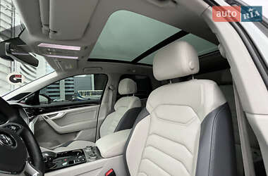 Внедорожник / Кроссовер Volkswagen Touareg 2019 в 