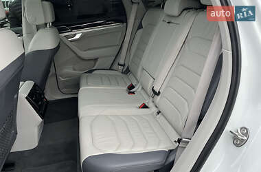 Внедорожник / Кроссовер Volkswagen Touareg 2019 в 