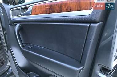 Внедорожник / Кроссовер Volkswagen Touareg 2012 в 