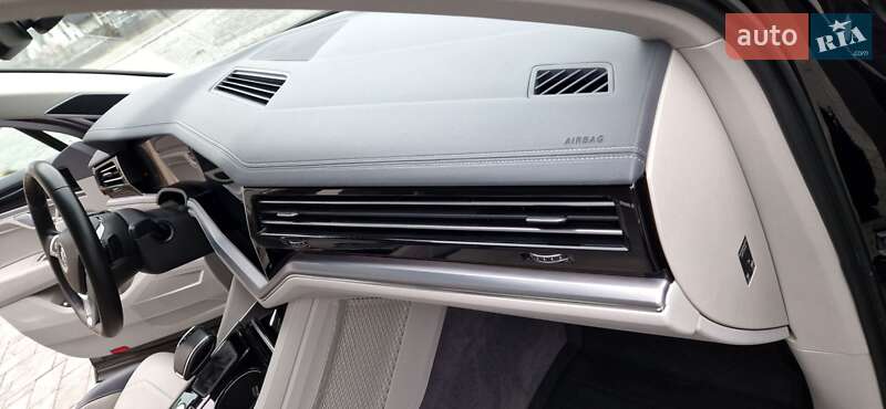 Внедорожник / Кроссовер Volkswagen Touareg 2018 в Луцке