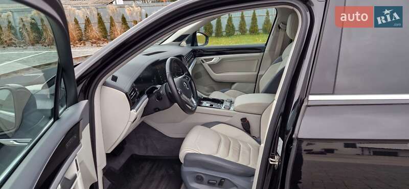 Внедорожник / Кроссовер Volkswagen Touareg 2018 в Луцке