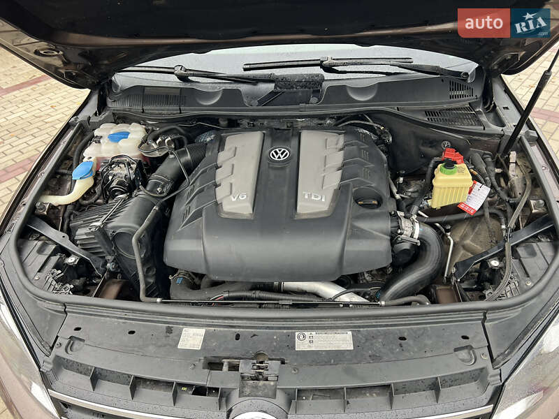 Внедорожник / Кроссовер Volkswagen Touareg 2012 в Измаиле
