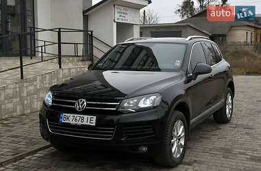 Позашляховик / Кросовер Volkswagen Touareg 2012 в Рівному