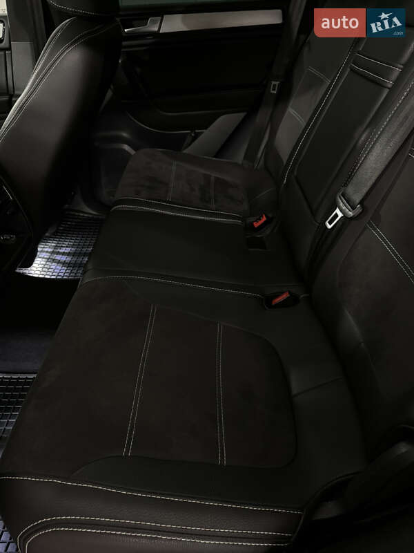 Внедорожник / Кроссовер Volkswagen Touareg 2011 в Хмельницком
