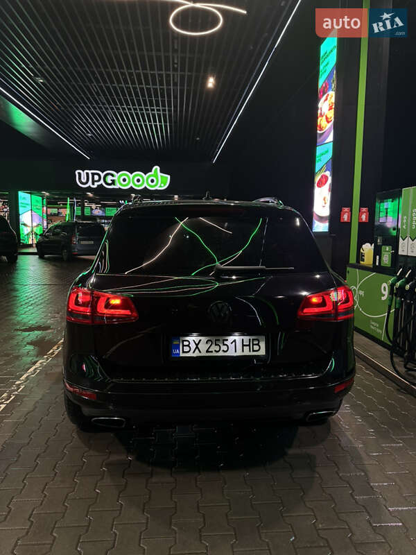 Внедорожник / Кроссовер Volkswagen Touareg 2011 в Хмельницком