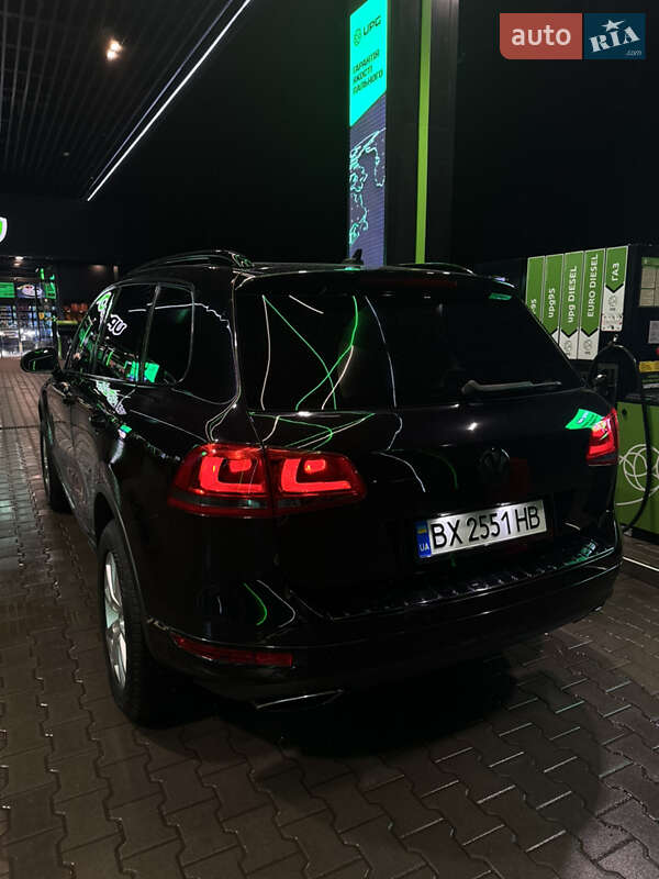 Внедорожник / Кроссовер Volkswagen Touareg 2011 в Хмельницком