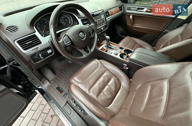 Внедорожник / Кроссовер Volkswagen Touareg 2012 в Днепре