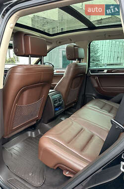 Внедорожник / Кроссовер Volkswagen Touareg 2012 в Днепре