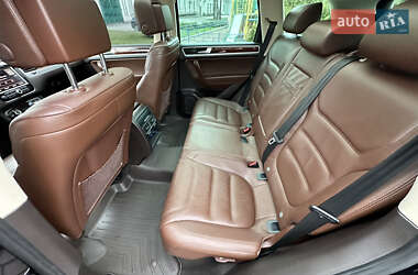 Внедорожник / Кроссовер Volkswagen Touareg 2012 в Днепре