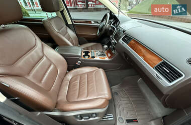 Внедорожник / Кроссовер Volkswagen Touareg 2012 в Днепре