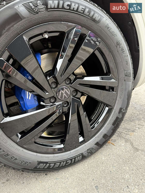 Внедорожник / Кроссовер Volkswagen Touareg 2024 в Днепре