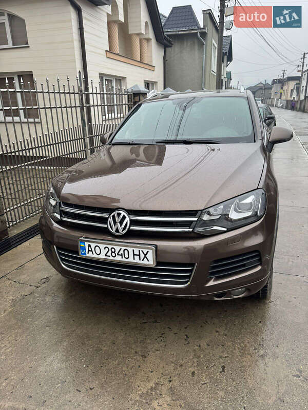 Позашляховик / Кросовер Volkswagen Touareg 2012 в Тячеві