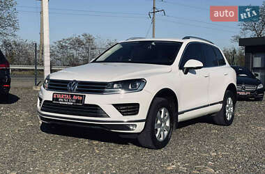 Позашляховик / Кросовер Volkswagen Touareg 2015 в Хусті