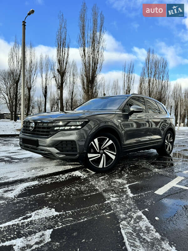 Позашляховик / Кросовер Volkswagen Touareg 2021 в Києві