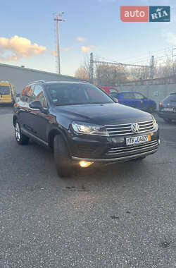 Внедорожник / Кроссовер Volkswagen Touareg 2017 в 