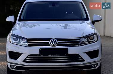 Внедорожник / Кроссовер Volkswagen Touareg 2015 в Одессе