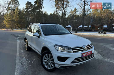 Внедорожник / Кроссовер Volkswagen Touareg 2015 в Луцке