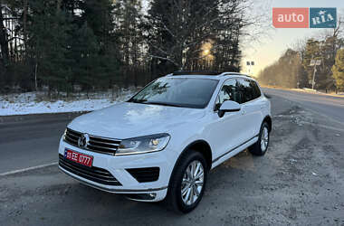 Внедорожник / Кроссовер Volkswagen Touareg 2015 в Луцке